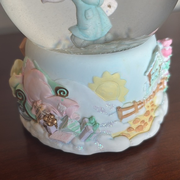 Precious Moments Jingle Bells musical snow globe - Picture 5 of 12